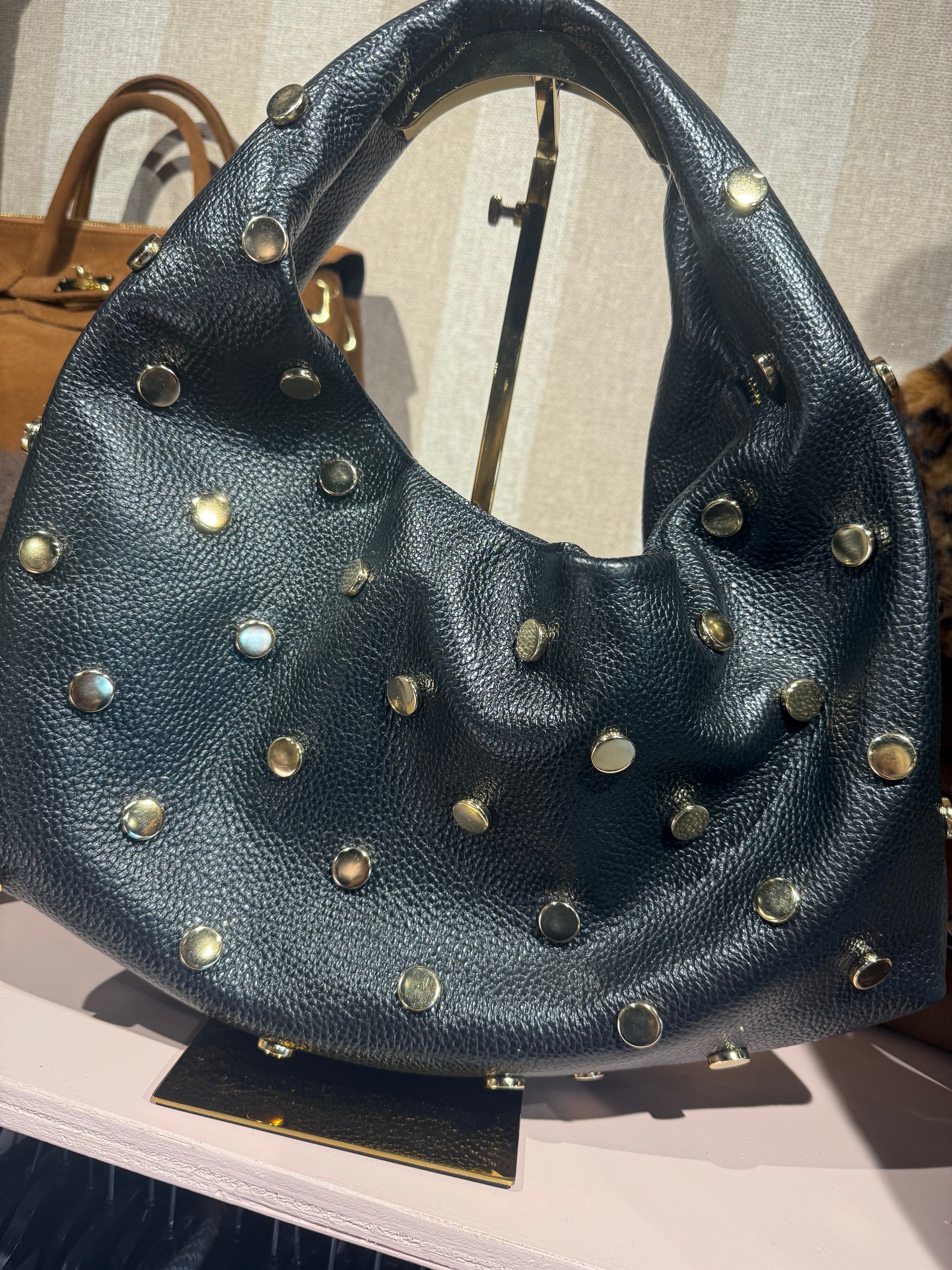 tas Black Studs